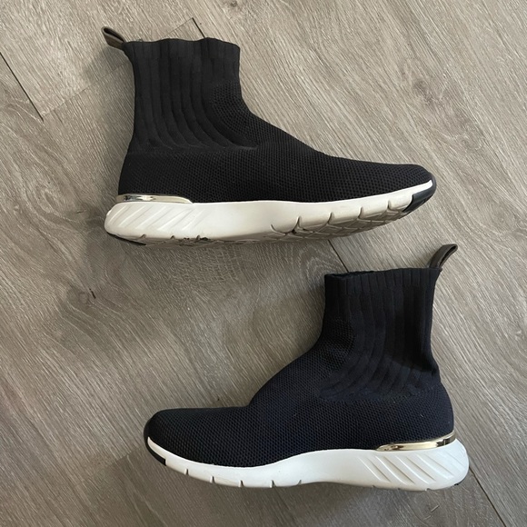 Authentic women’s Louis Vuitton aftergame shoes - Picture 3 of 6